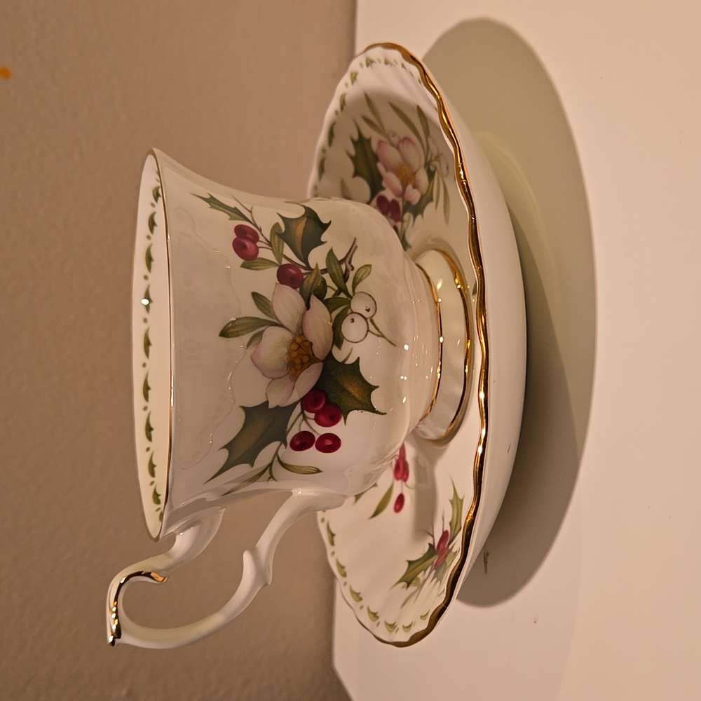 Royal Albert December Cup & Saucer - Picture 3 of 16